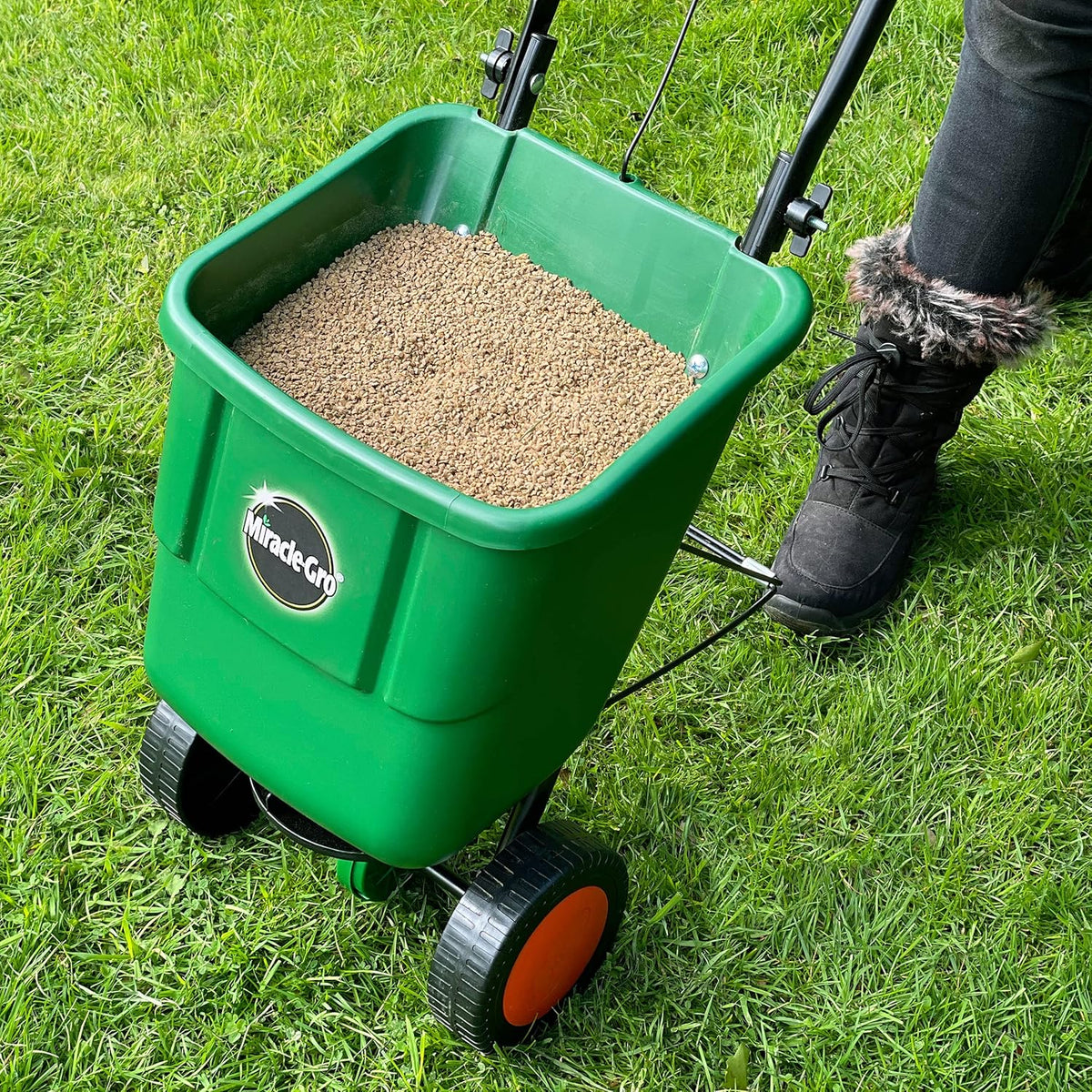 Miracle-Gro Rotary Lawn Seed Spreader