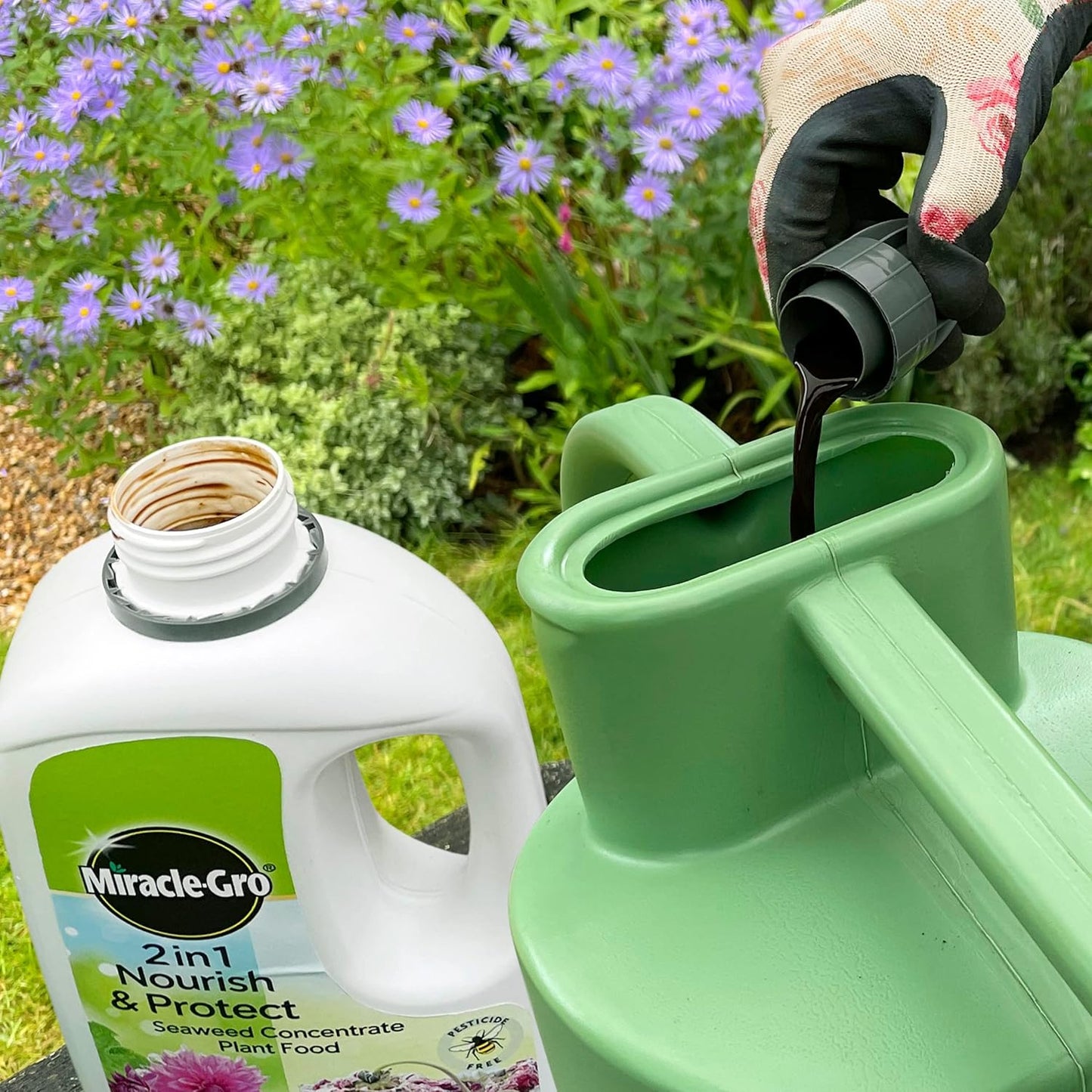 Miracle-Gro 2 in 1 Nourish & Protect Seaweed Plant Food Concentrate 800ml